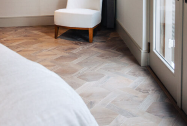 Lantai Kayu Berdesain Geometris